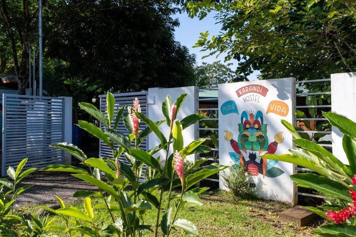 Karandi Hostel ウビタ エクステリア 写真