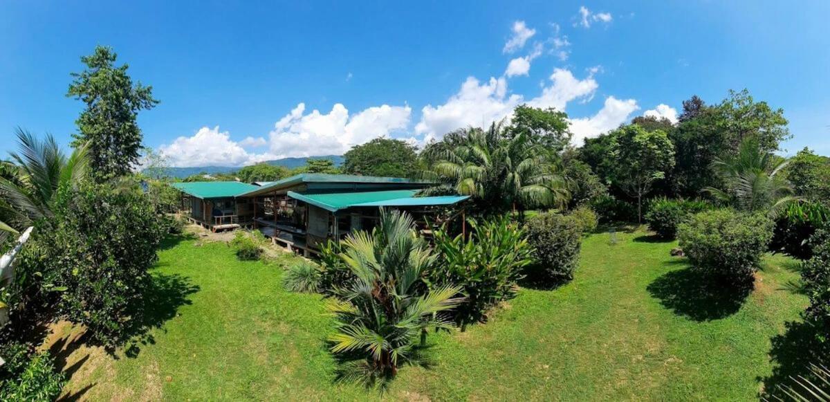 Karandi Hostel ウビタ エクステリア 写真