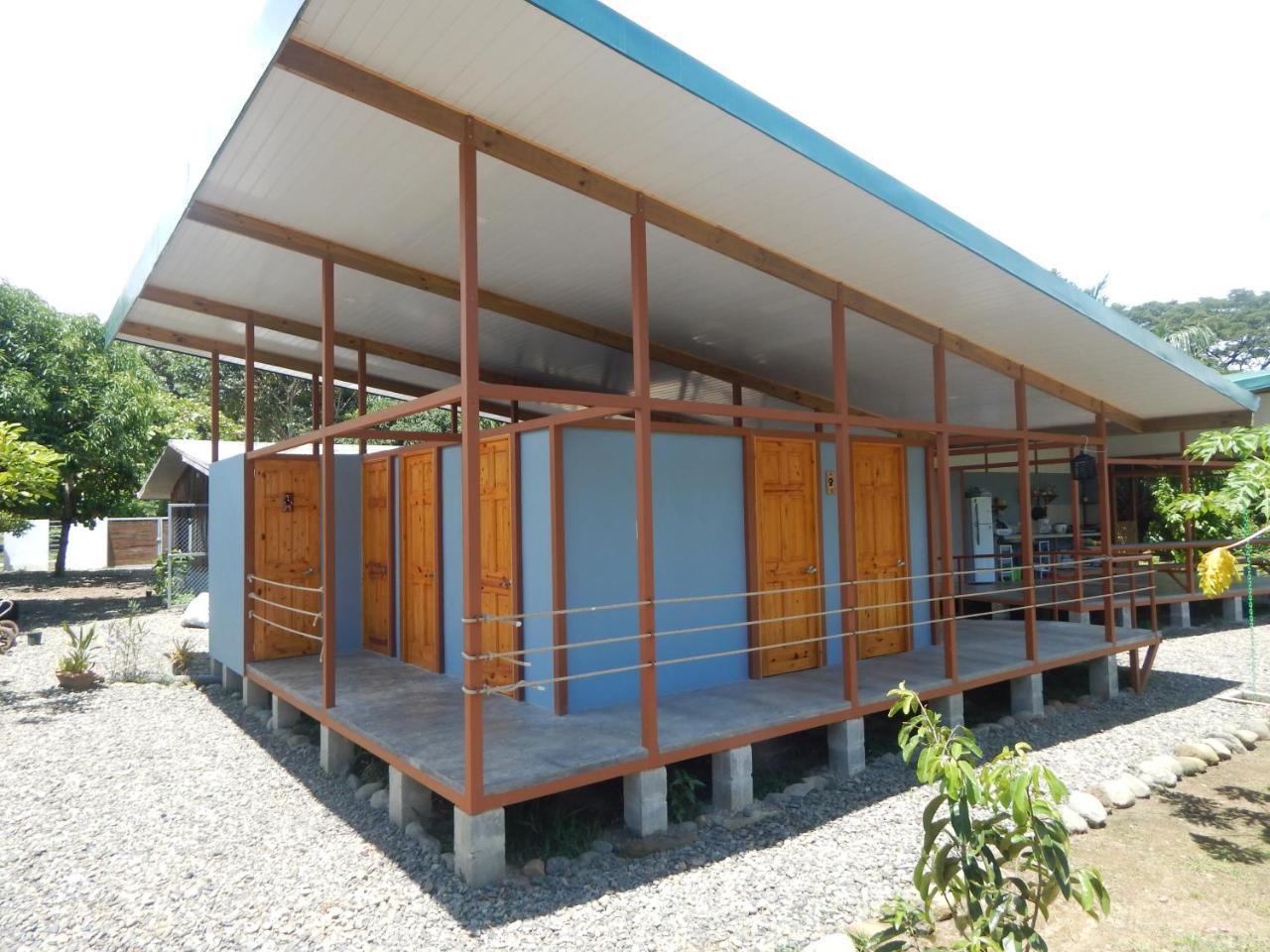 Karandi Hostel ウビタ エクステリア 写真
