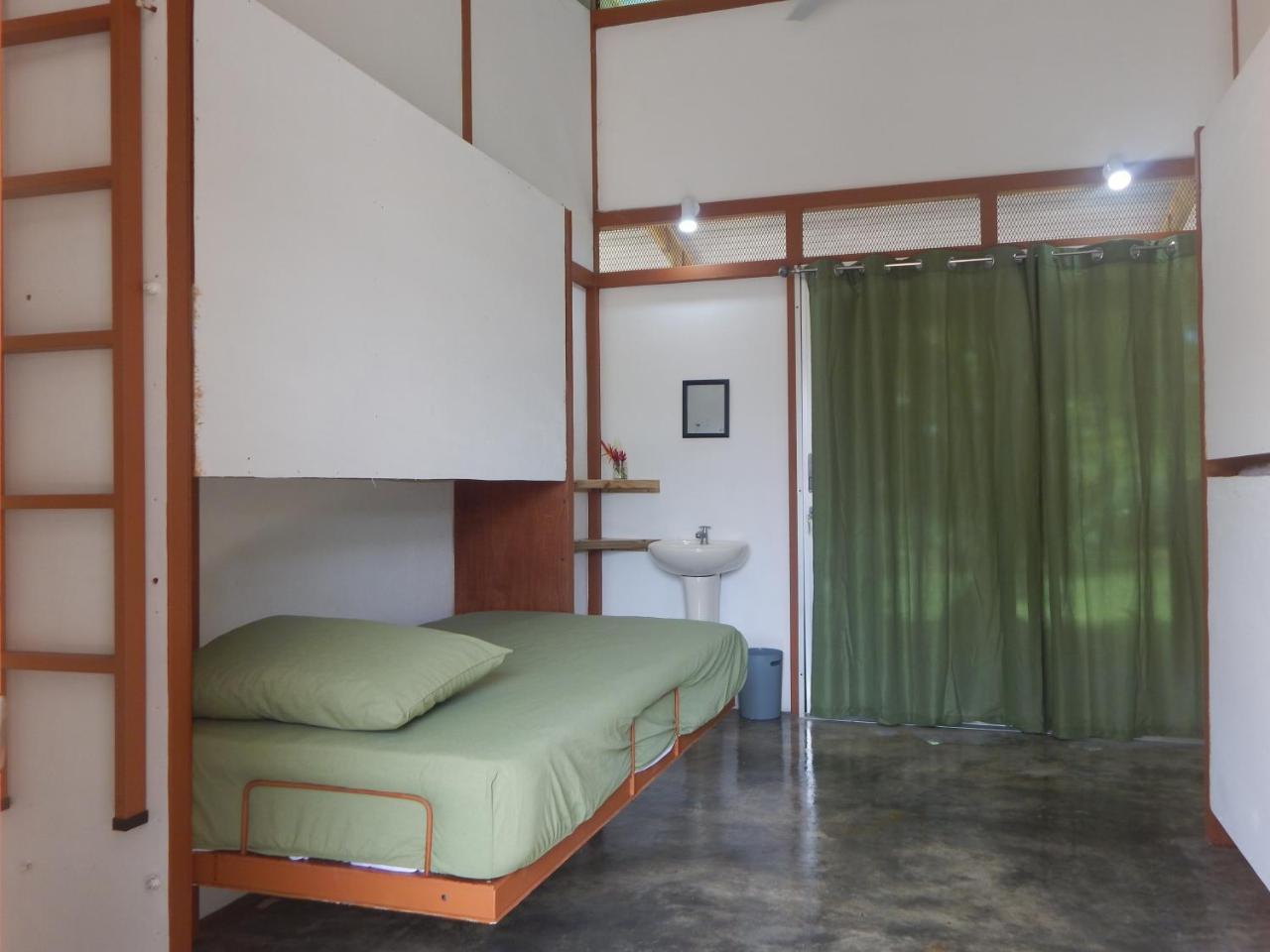 Karandi Hostel ウビタ エクステリア 写真