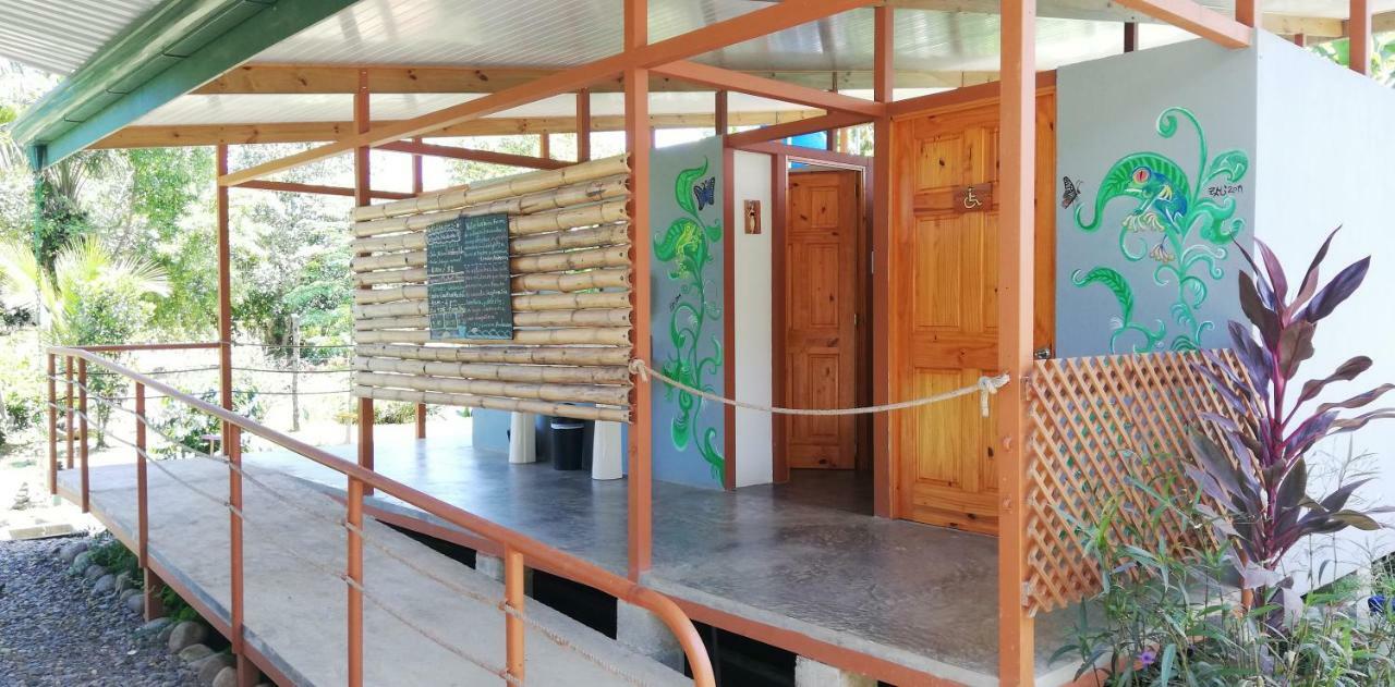Karandi Hostel ウビタ エクステリア 写真