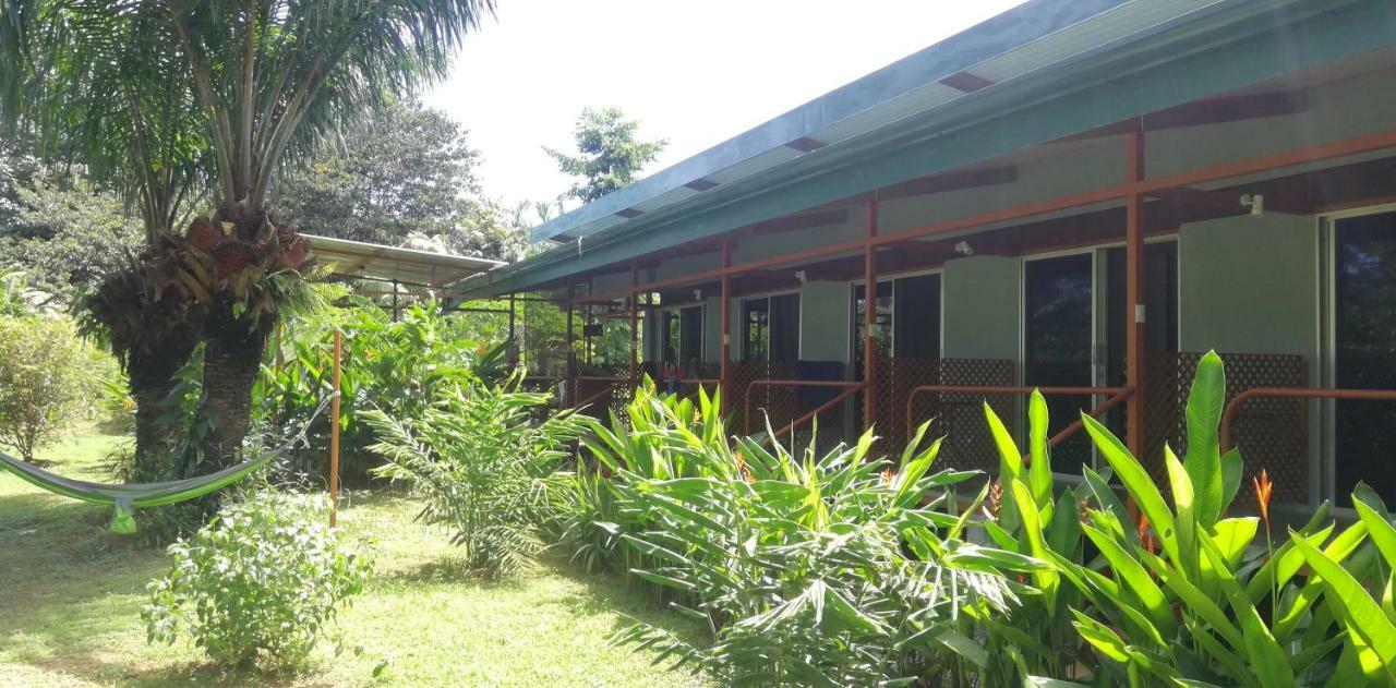 Karandi Hostel ウビタ エクステリア 写真